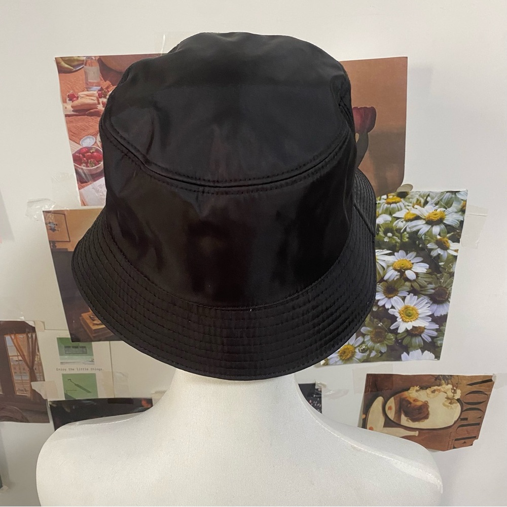 Prada Black Logo Triangle Re-Nylon Bucket Hat - Picture 3 of 6